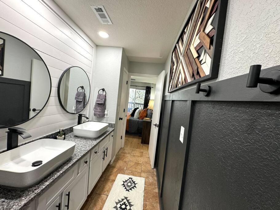 Modern Comfort: Updated Cozy Condo In Indian Point Branson Bagian luar foto