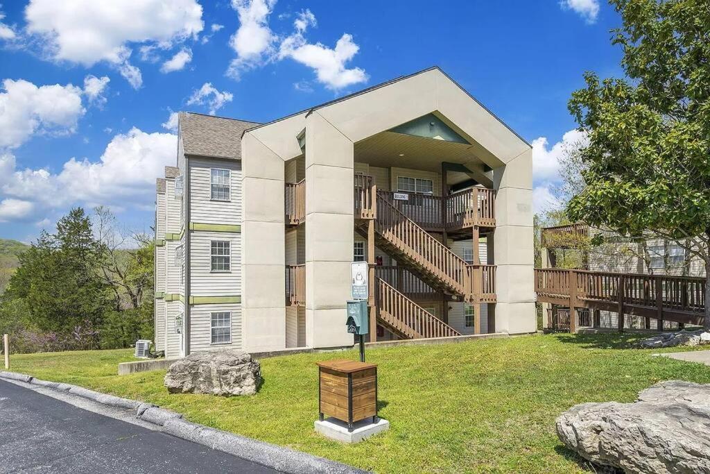Modern Comfort: Updated Cozy Condo In Indian Point Branson Bagian luar foto