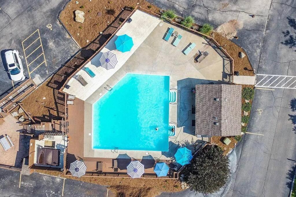 Modern Comfort: Updated Cozy Condo In Indian Point Branson Bagian luar foto