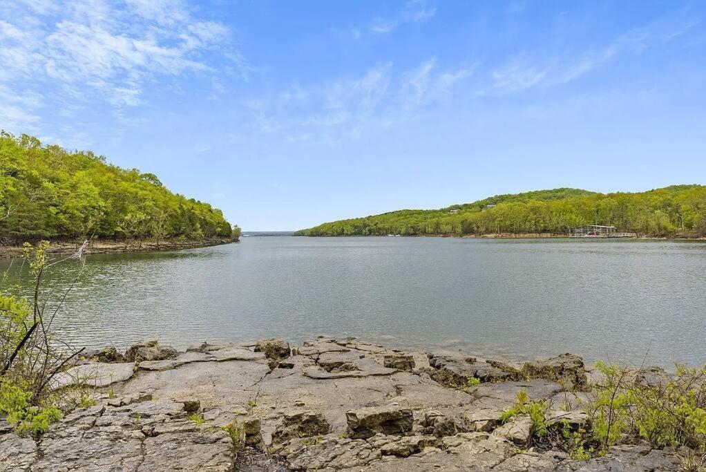 Modern Comfort: Updated Cozy Condo In Indian Point Branson Bagian luar foto