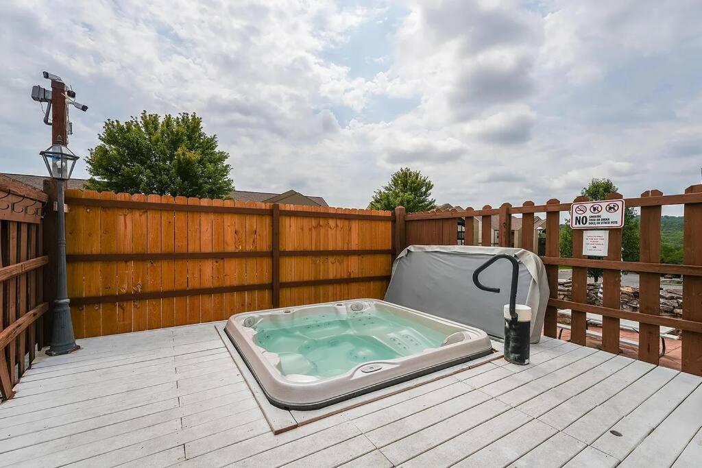 Modern Comfort: Updated Cozy Condo In Indian Point Branson Bagian luar foto