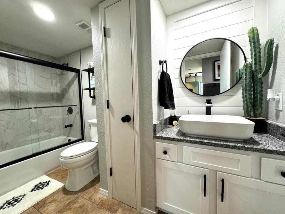 Modern Comfort: Updated Cozy Condo In Indian Point Branson Bagian luar foto