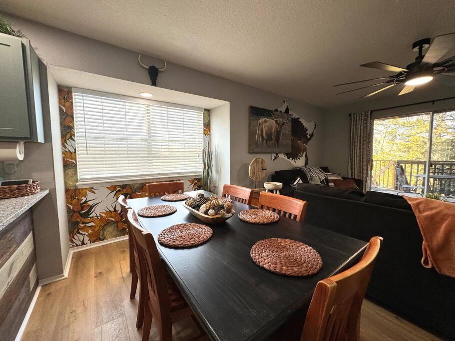 Modern Comfort: Updated Cozy Condo In Indian Point Branson Bagian luar foto