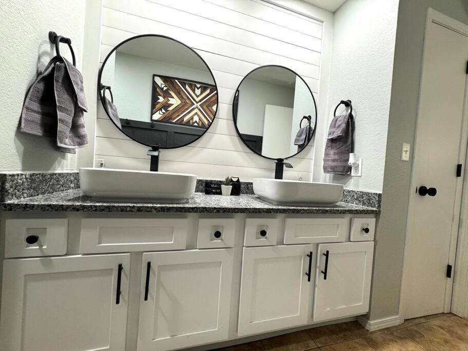Modern Comfort: Updated Cozy Condo In Indian Point Branson Bagian luar foto